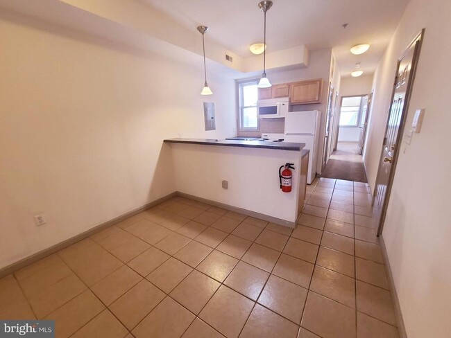 Building Photo - 1607 W Oxford St Unit 3FL