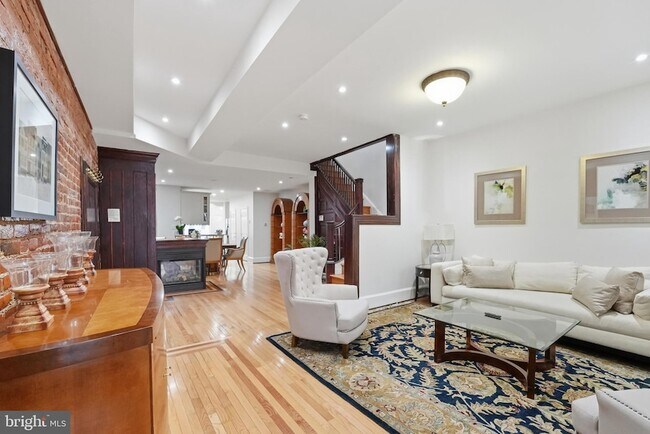 Photo - 56 Adams St NW