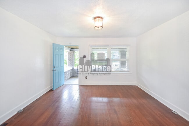 Photo - 810 N Gladstone Ave