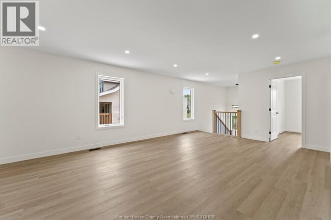 Photo - 2469 Front Rd