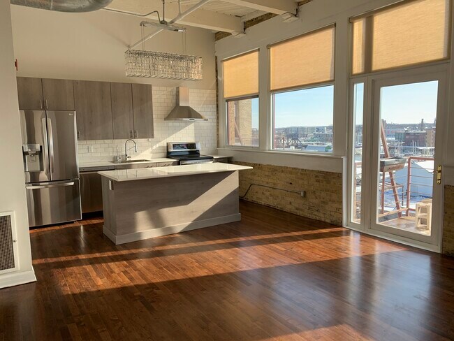 Photo - 215 W Maple St Unit 607