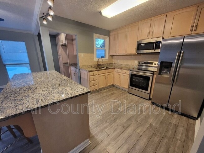 Photo - 215 Harris Ave