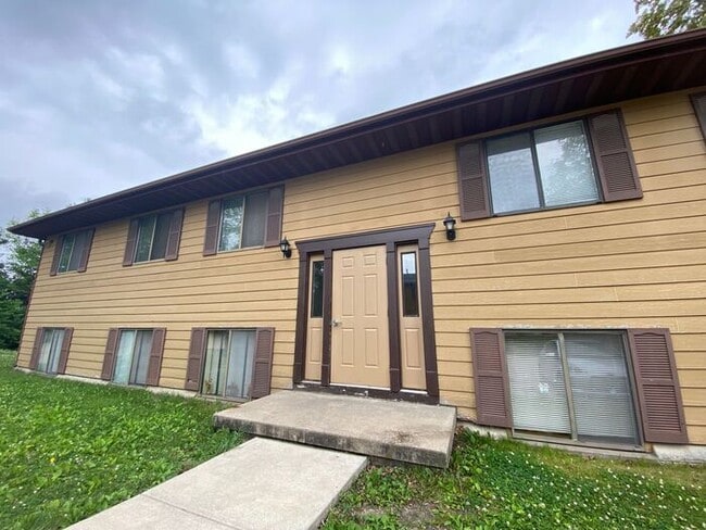 $975 | 2 Bedroom, 1 Bathroom APARTMENT | N... - $975 | 2 Bedroom, 1 Bathroom APARTMENT | N...
