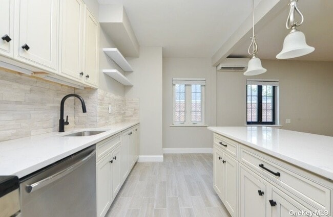 Photo - 43-34 192nd St