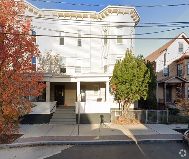 Building Photo - 11 Beacon St Unit 1 Rental