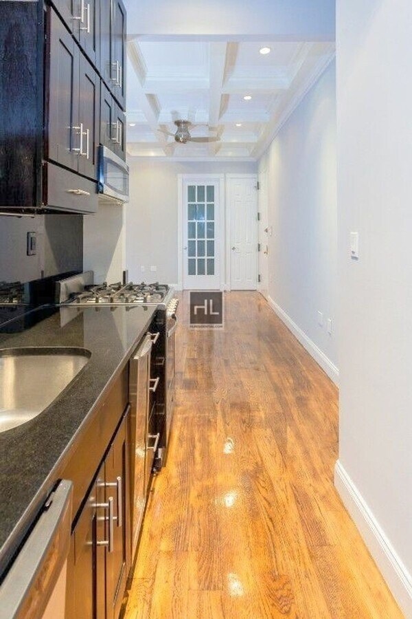 E 10TH ST. - E 10TH ST. Unit 1E