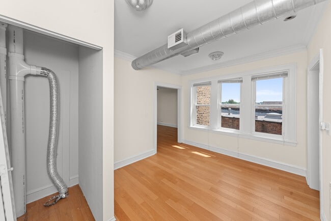 Photo - 2349 N Drake Ave Unidad 1