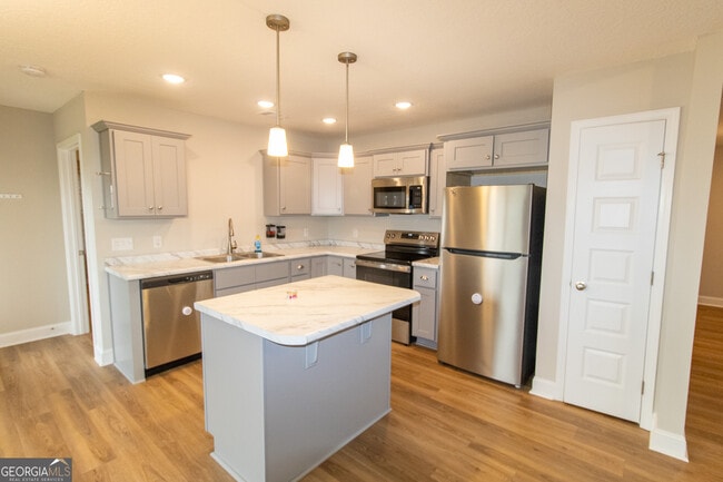 Photo - 705 Fescue Dr