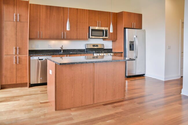 Photo - 1354 W Augusta Blvd Unit 202