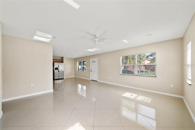 Photo - 311 Ave P NW