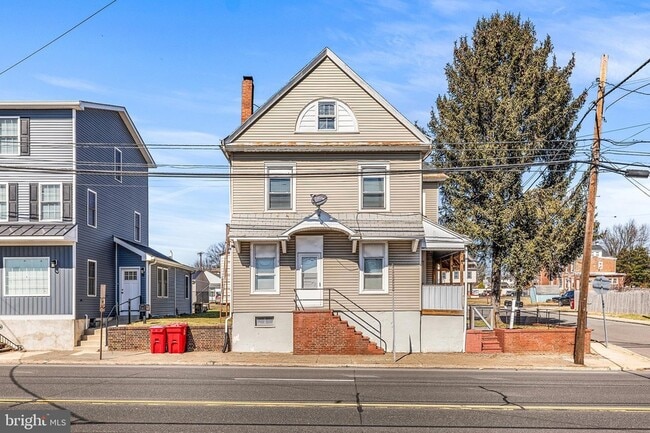 Photo - 1001 W High St