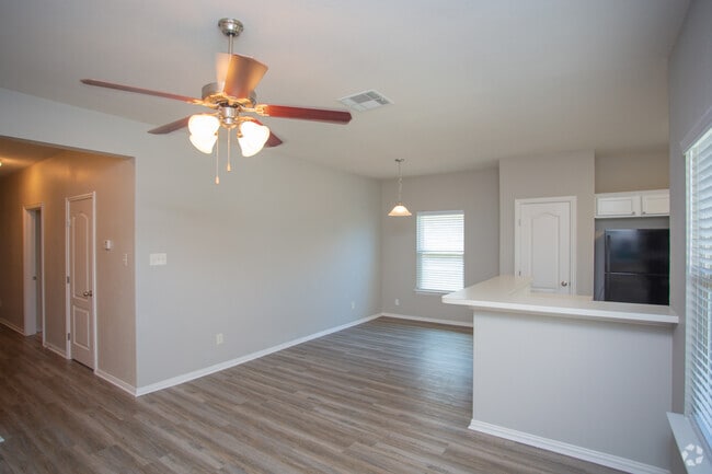 3BR, 2.5BA - 1351SF