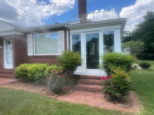 Photo - Two bedroom, 1 bath house in Graham