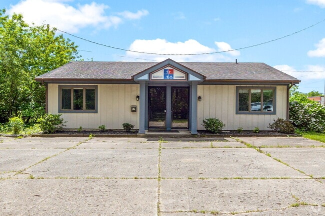 Building Photo - 2406 Schumacher Dr Rental