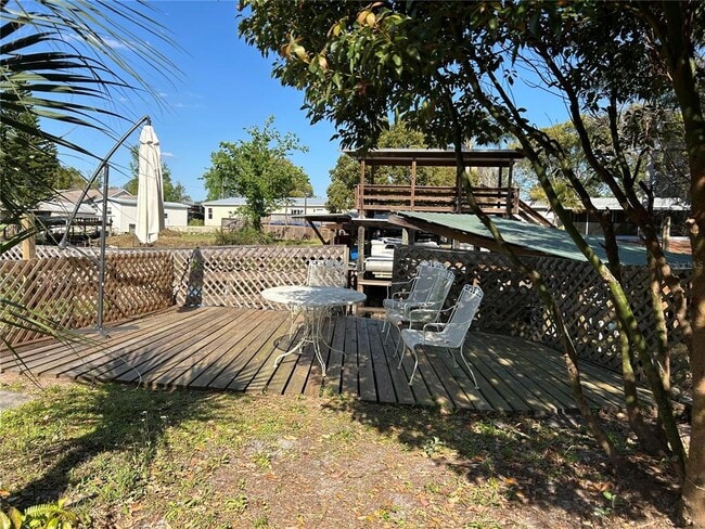 Photo - 55624 Sam St