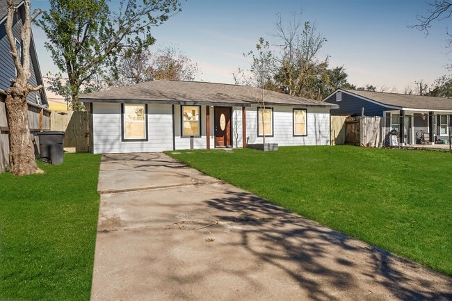 Building Photo - 5123 Ridgeway Dr