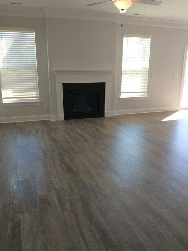 Photo - Beautiful Home in Gardner!  4 bedroom 3 fu...