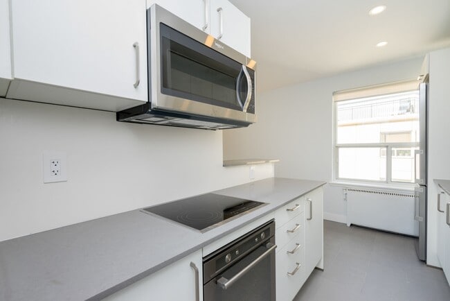 Building Photo - 111 Lawton Blvd Unit PH02