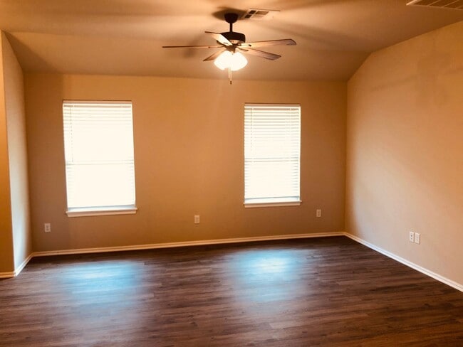 Photo - 3 bed 2 bath with 2 car garage duplex for rent in Edmond near Broadway and 2nd Street!