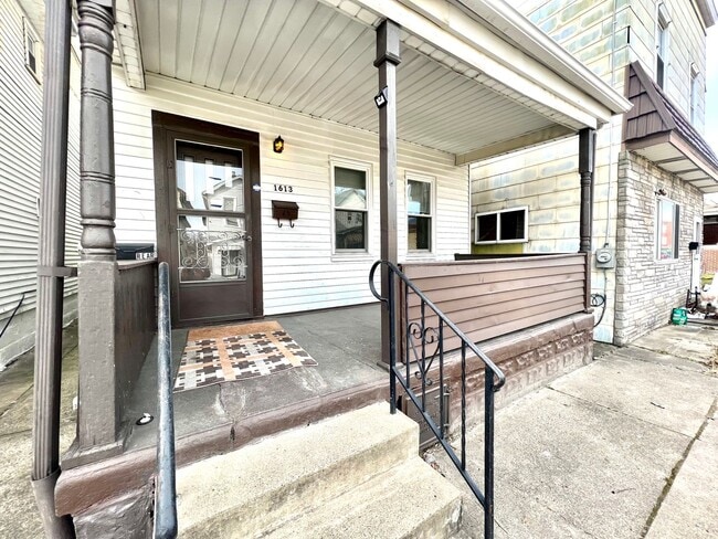 1613 Fourth Avenue
