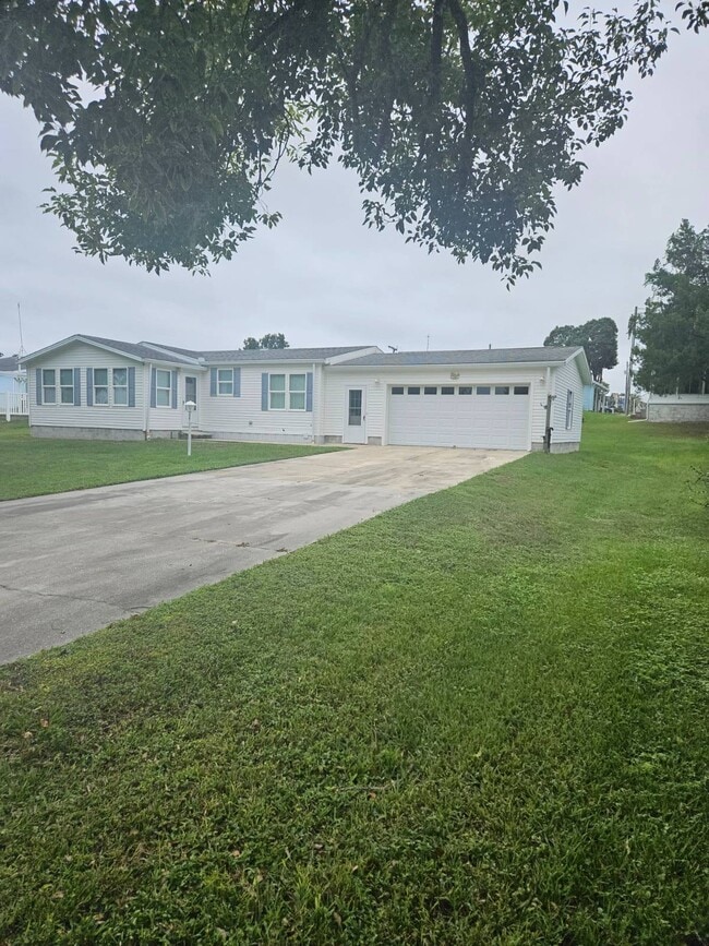 Building Photo - 36125 Lake Pasadena Rd