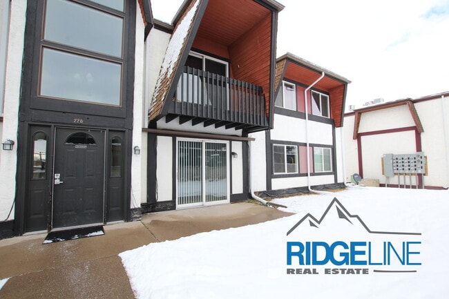 Building Photo - 228 13th Ave S Unit Apt 4