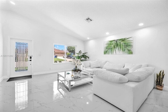 Photo - 252 Malibu Cir