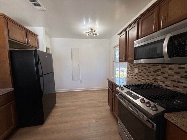 Photo - 321 - 1221-1223 West Ramona LLC Unidad 2