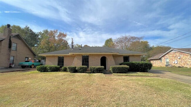 Photo - 561 Dunbarton Rd