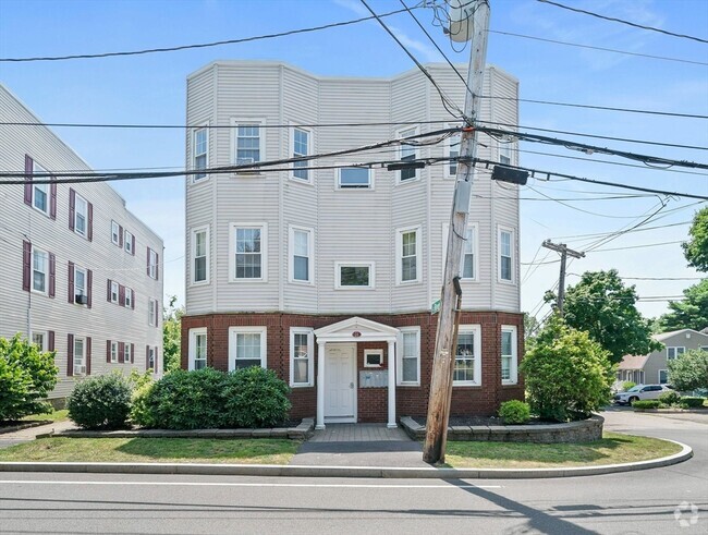 Building Photo - 26 Revere St Unit 1 Rental