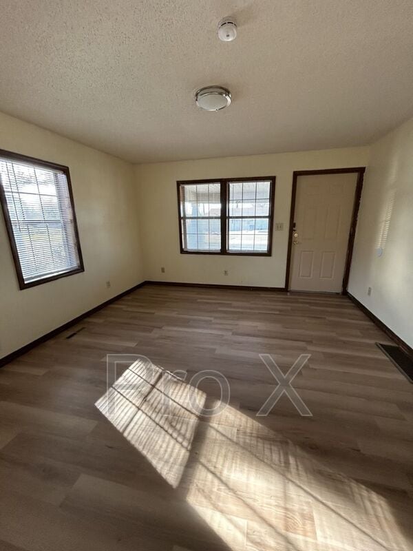 Photo - 910 N Grand St