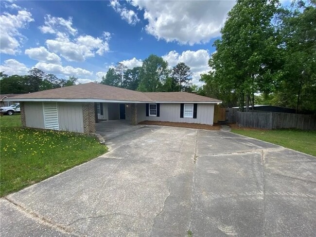 Building Photo - 32 Woodland Dr