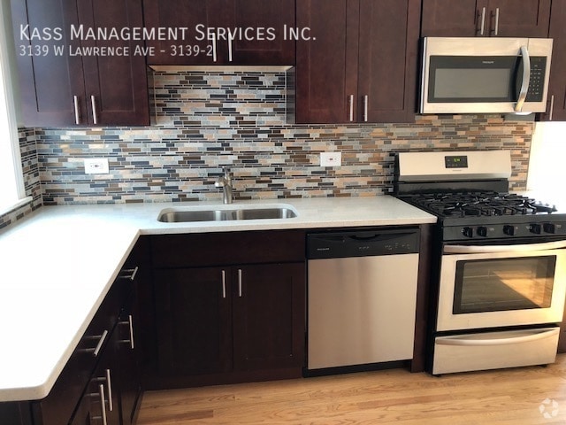 Building Photo - 3139 W Lawrence Ave Unit 3139-2 Rental
