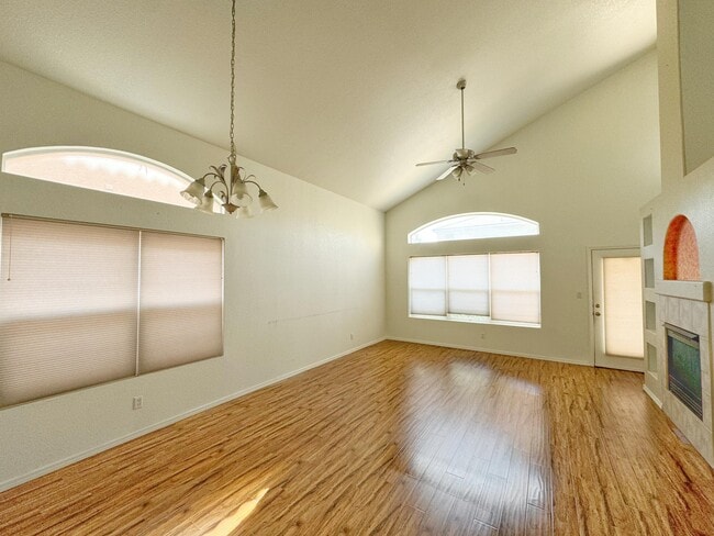 Photo - 7424 Desert Eagle Rd NE