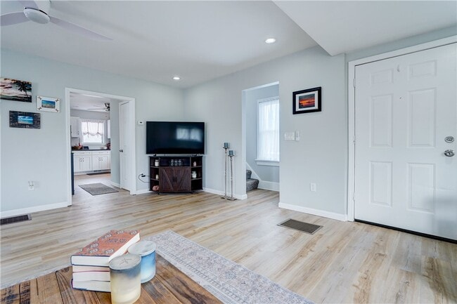 Photo - 523 Elmgrove Rd