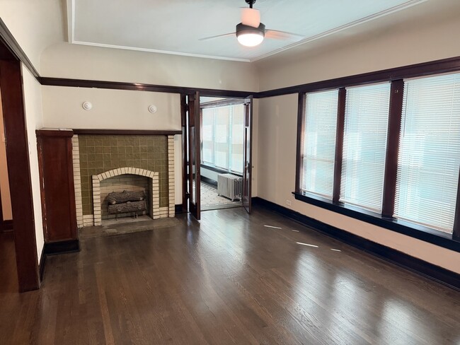 Photo - 7304 S Emerald Ave Unidad 1R