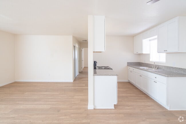 1844 Plaza del Amo Torrance, CA, 90501 - Del Amo Village