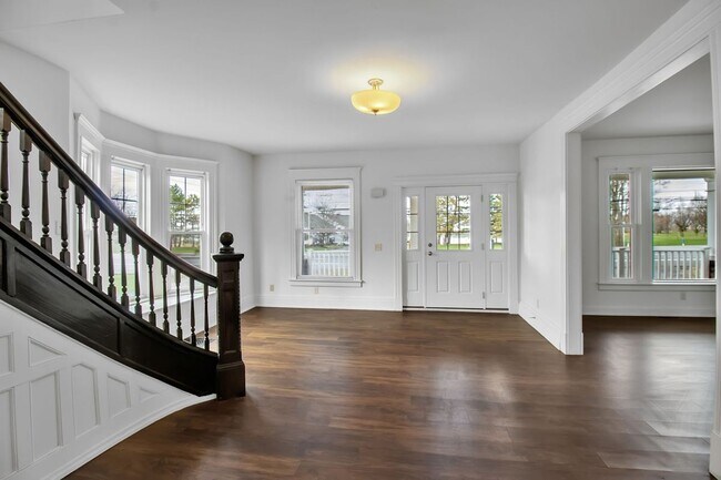 Photo - 5849 Broadway, 8