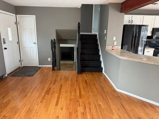 Photo - 10538 Queen St