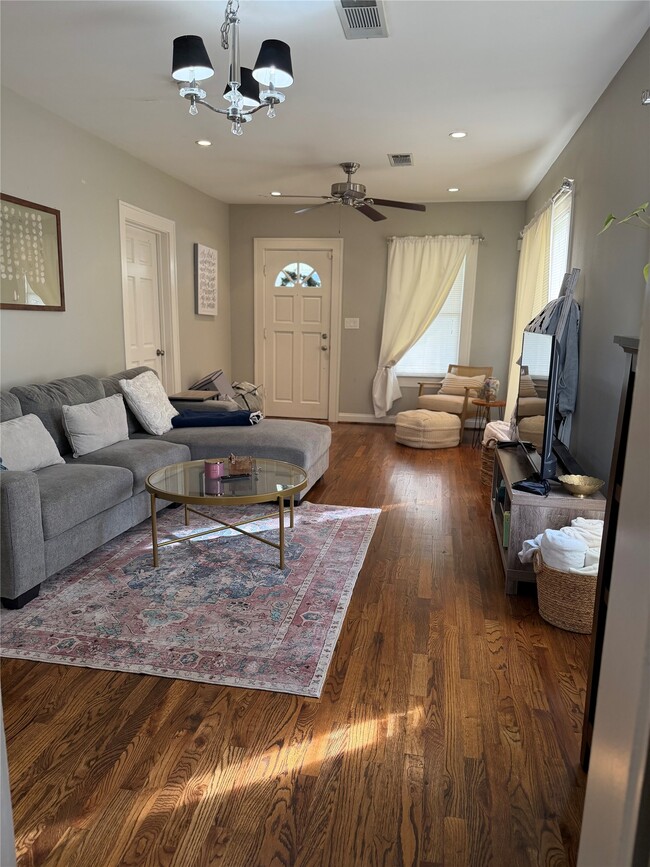 Photo - 307 E 28th St