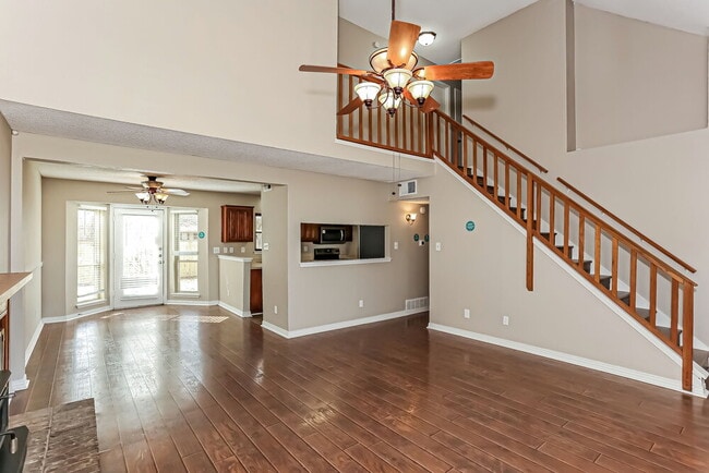 Photo - 511 Rosewood Ln