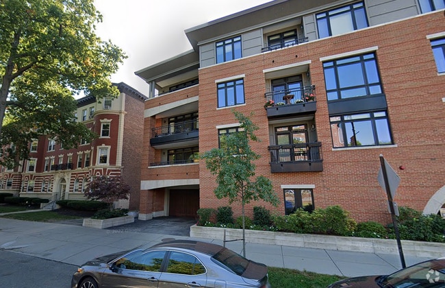 Building Photo - 1601 Beacon St Rental