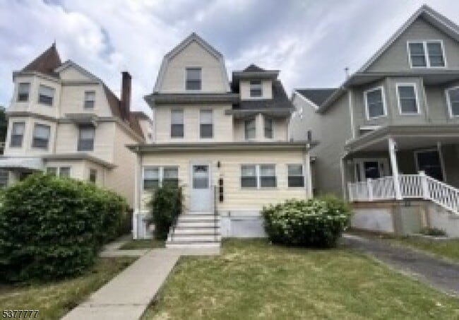 Building Photo - 90 N 18th St Rental