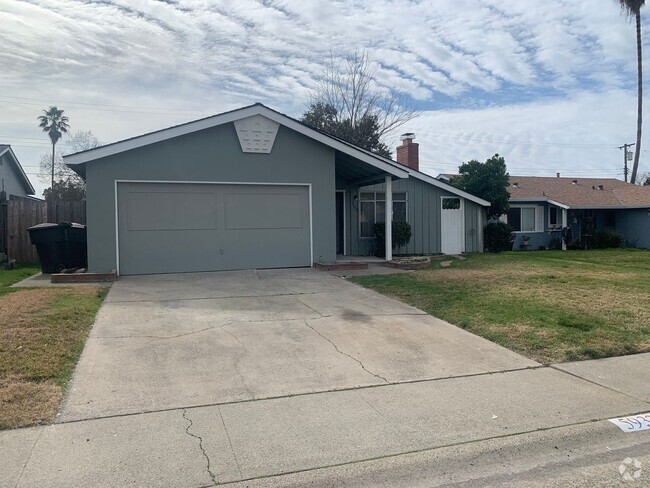 Building Photo - Newly renovated 3 bedroom 2 bath home in C...