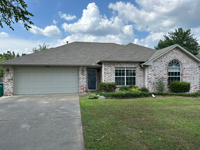 Available June 1st! 3-Bedroom, 2-Bathroom ... - Available June 1st! 3-Bedroom, 2-Bathroom ... House