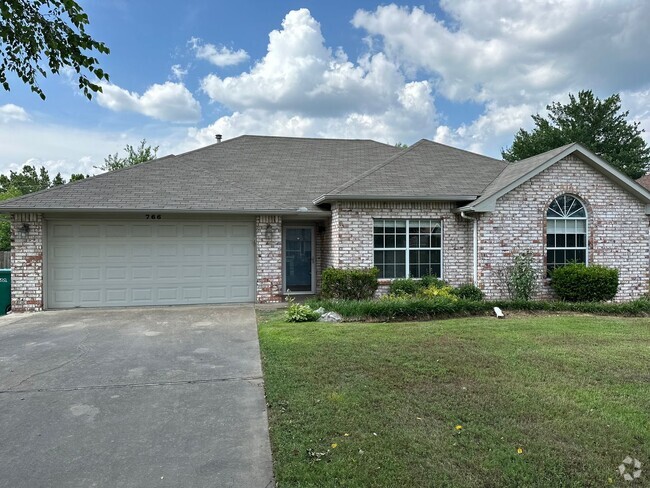 Building Photo - Available June 1st! 3-Bedroom, 2-Bathroom ... Rental