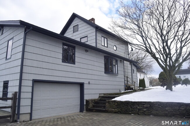 Building Photo - 9 Blaine St