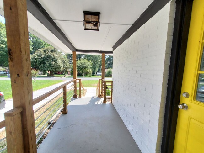 Photo - Beautiful Remodeled 3 Bedroom 2 Bath Home ...