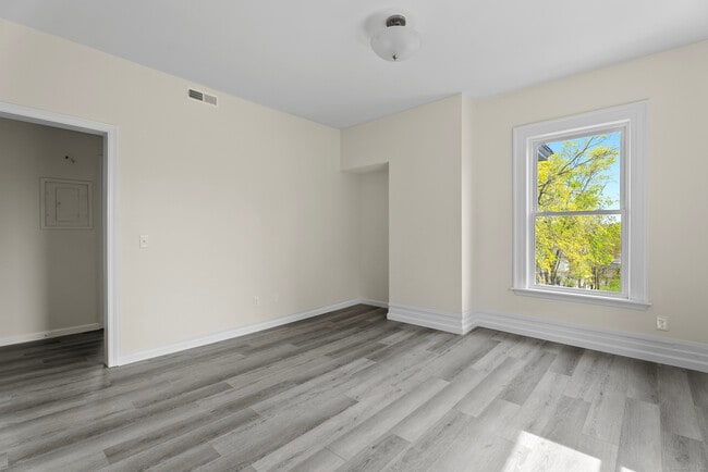 Photo - 72 S Main St