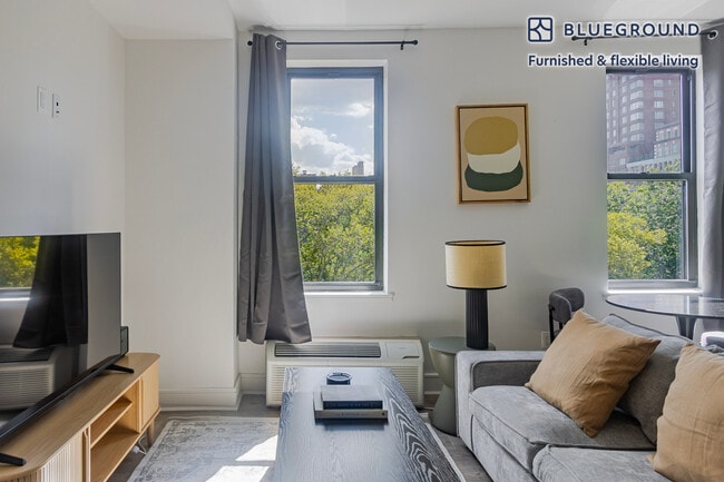 Building Photo - 45 W 81st St Rental